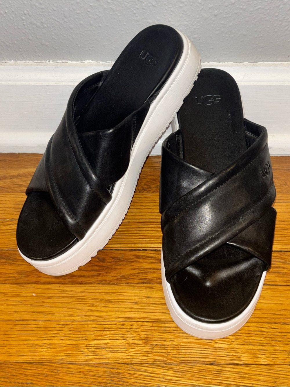 UGG Zayne Crossband Leather Slides Black Size 7.5